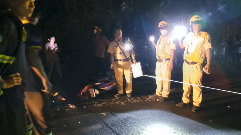 Va chạm với xe ba gác, người đàn ông đi xe máy tử vong tại chỗ -1