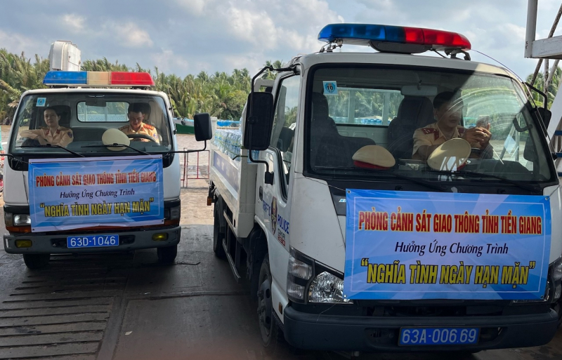 Lực lượng Công an chung sức hỗ trợ người dân vùng hạn mặn -0