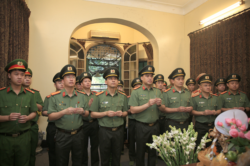 Tuổi trẻ CAND dâng hương tưởng nhớ các Anh hùng Liệt sĩ -1