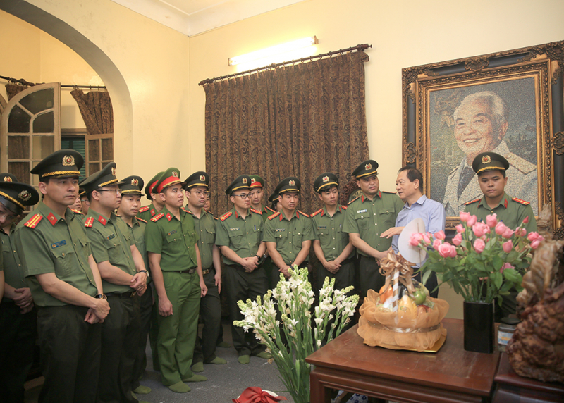 Tuổi trẻ CAND dâng hương tưởng nhớ các Anh hùng Liệt sĩ -2