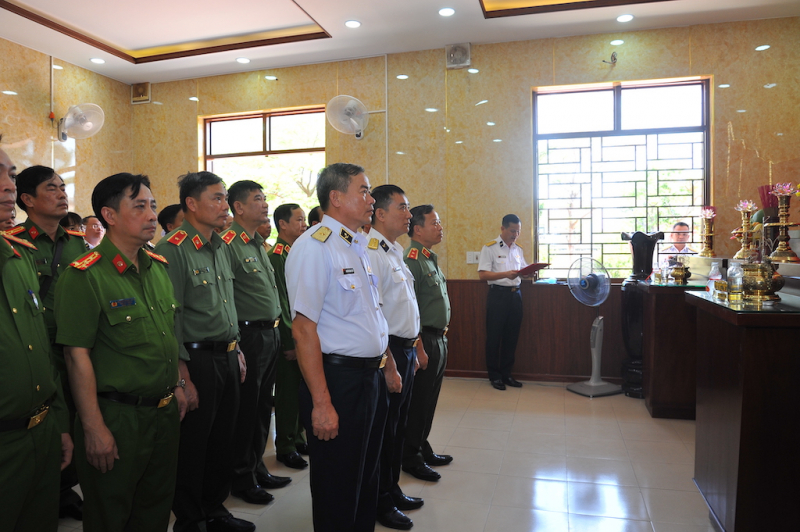 Ấm áp nghĩa tình đoàn Công tác của Bộ Công an đến với Trường Sa -0