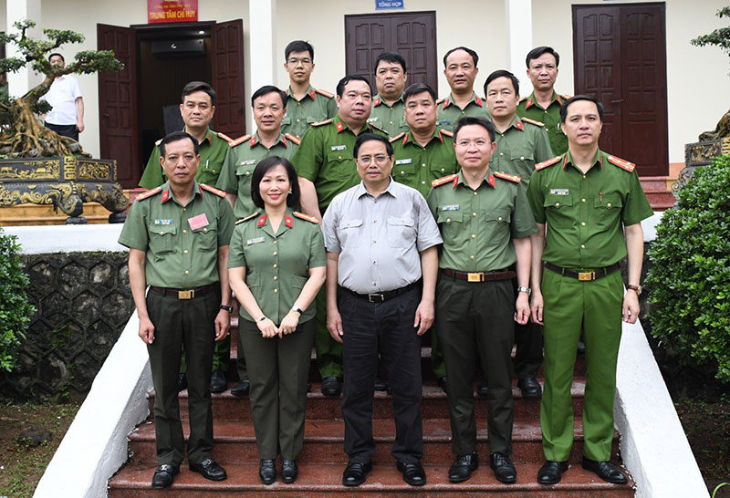 Thủ tướng thăm Trung tâm thông tin chỉ huy Công an tỉnh Phú Thọ tại Khu di tích lịch sử Đền Hùng -0