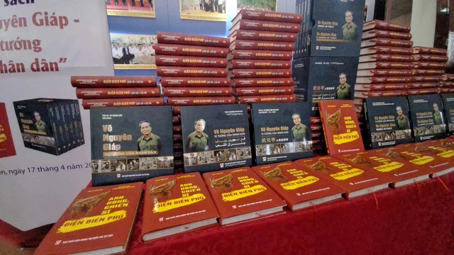Ra mắt loạt sách kỷ niệm 70 năm Chiến thắng Điện Biên Phủ -0