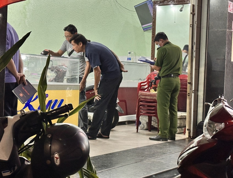 Bình Thuận: Truy xét đối tượng dùng bình xịt hơi cay cướp tiệm vàng -0