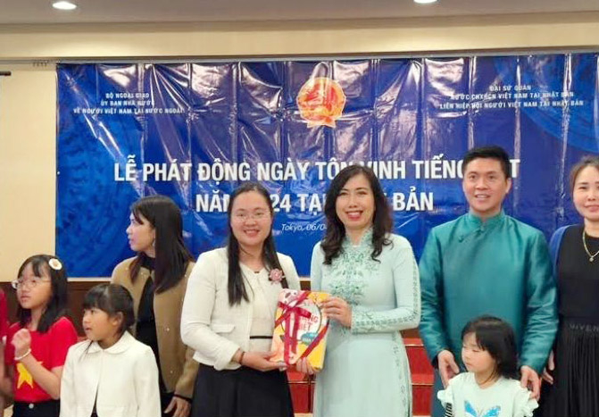 Giữ gìn tiếng Việt để phát triển con người toàn diện -0