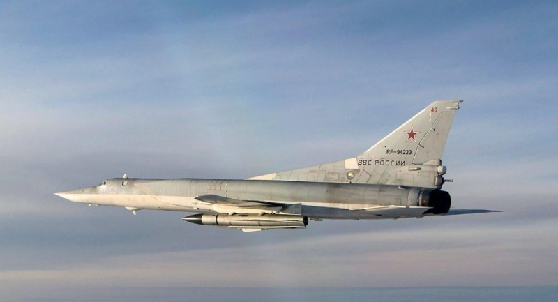 Trở về sau nhiệm vụ chiến đấu, oanh tạc cơ Tu-22M3 Nga rơi -0