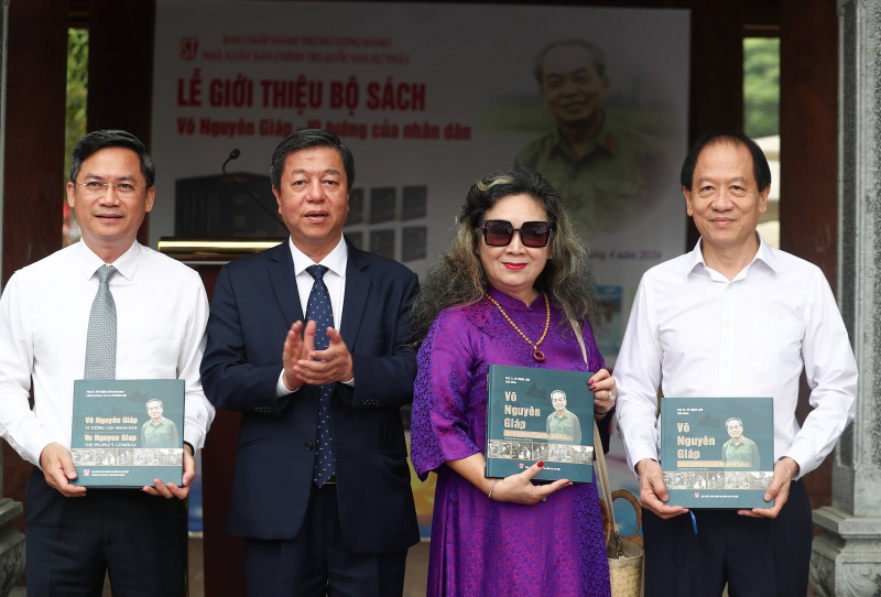 Ra mắt bộ sách “Võ Nguyên Giáp – Vị tướng của nhân dân” -0