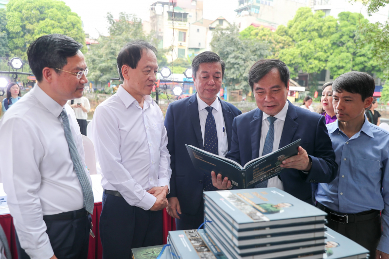 Ra mắt bộ sách “Võ Nguyên Giáp – Vị tướng của nhân dân” -0