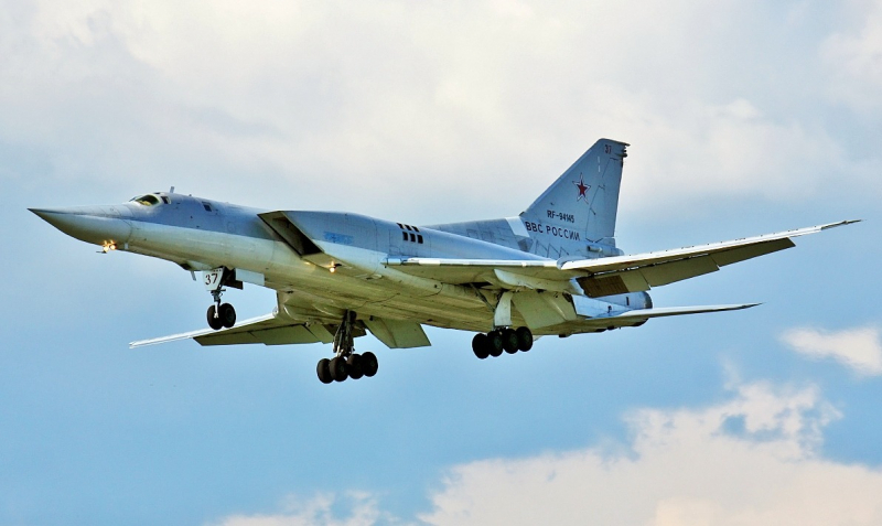 Ukraine bắn hạ máy bay ném bom của Nga  -0