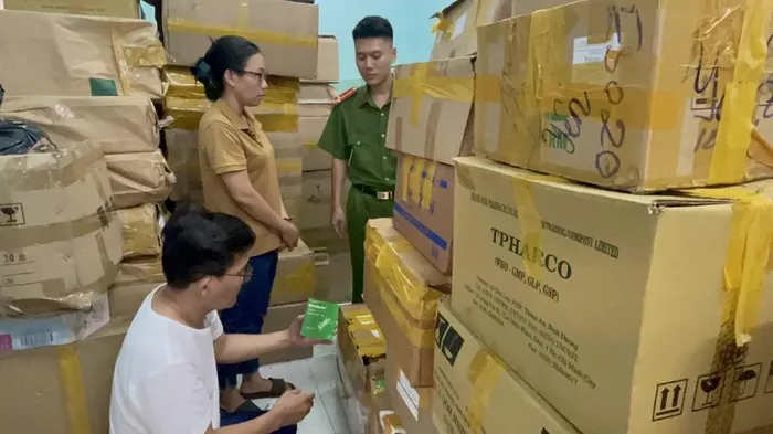 Thu mua thuốc chữa bệnh sắp hết hạn, trôi nổi, về phù phép thành thuốc mới -0