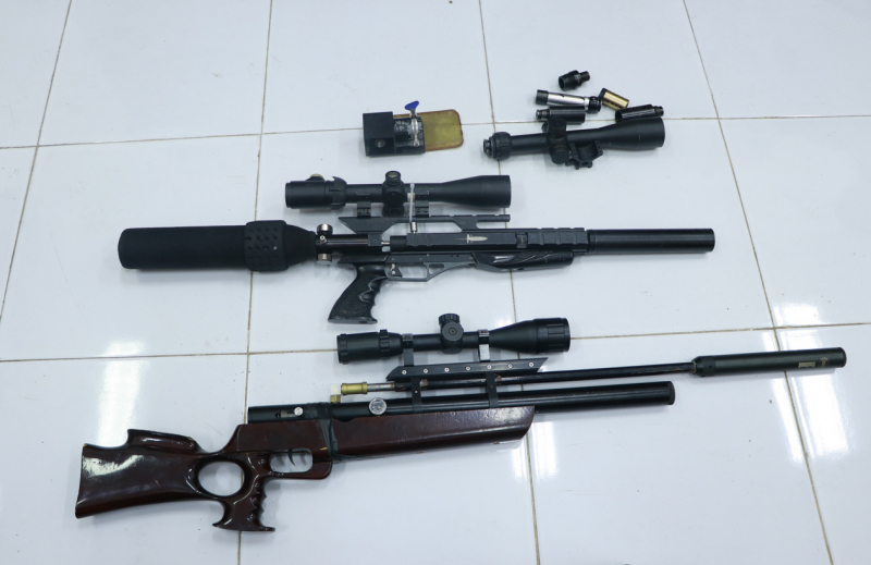2 thanh niên mua súng hơi về để bắn chim thì bị bắt -0