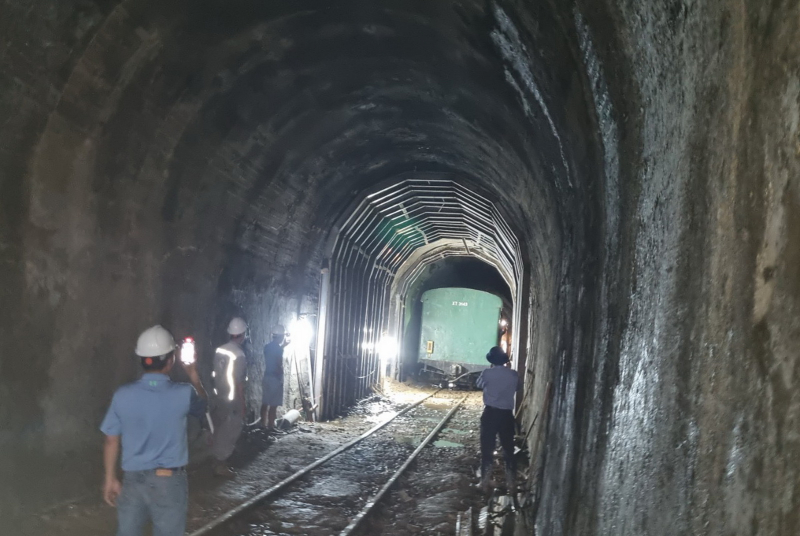      Chính thức thông hầm đường sắt Bãi Gió  -0