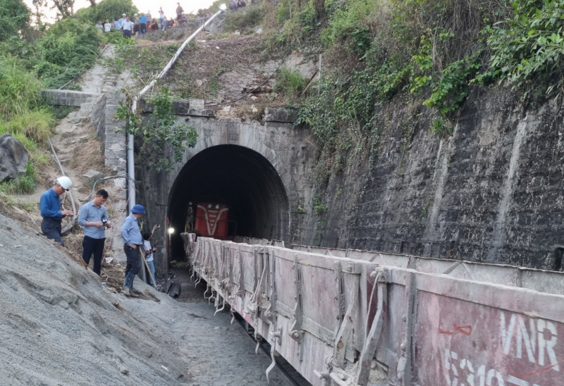      Chính thức thông hầm đường sắt Bãi Gió  -0