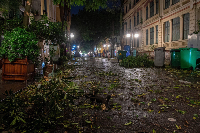 Công an Hà Nội ứng trực xuyên đêm khắc phục hậu quả mưa lớn -2