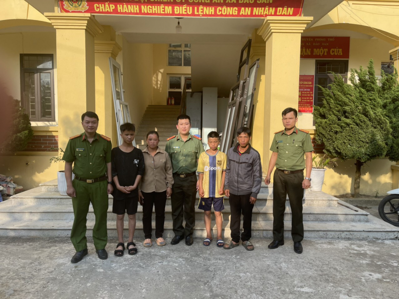 Từ thông tin trên cơ sở dữ liệu quốc gia về dân cư tìm được gia đình cho 2 cháu người Mông “đi lạc” -0