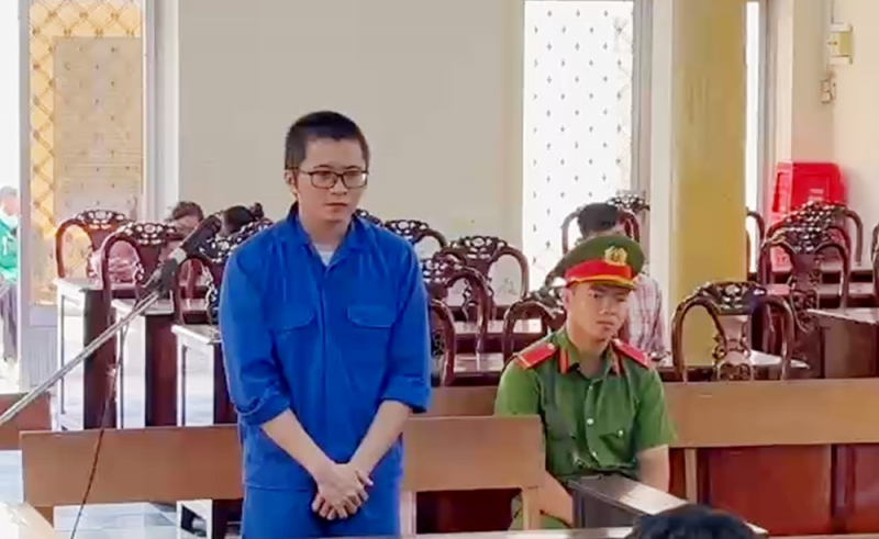 Nhân viên ngân hàng lừa đảo lấy tiền đánh bạc, lĩnh án 15 năm tù -0
