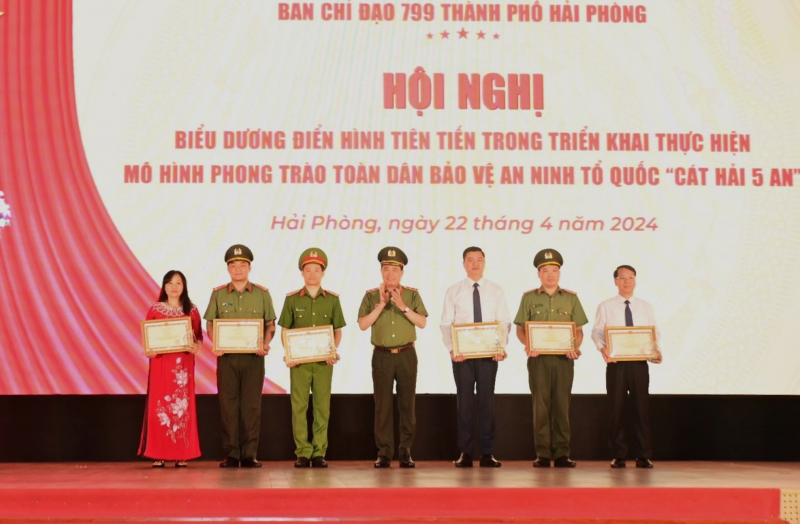 Thứ trưởng Lê Quốc Hùng biểu dương phong trào “Cát Hải 5 An” tại Hải Phòng -0