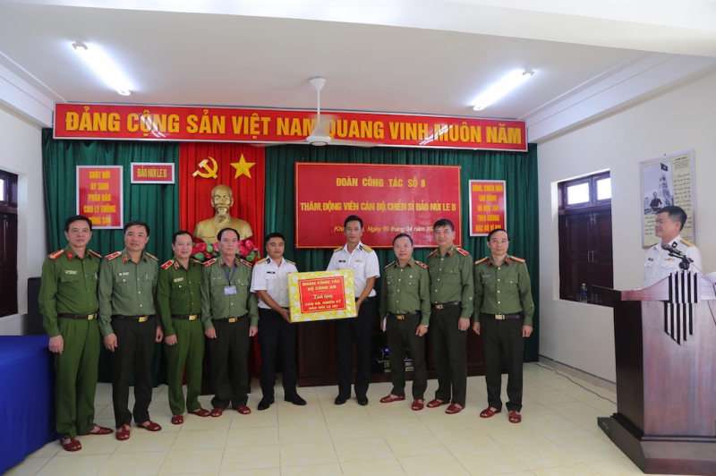 Đoàn công tác số 8 hoàn thành chuyến thăm quần đảo Trường Sa, nhà giàn DKI/2 năm 2024 -0