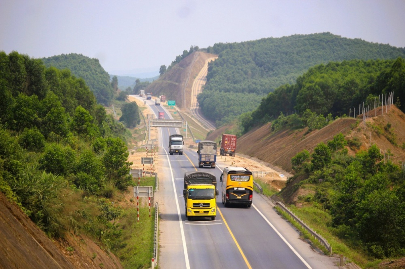 Cần đánh giá các điểm sạt lở thường xuyên trên tuyến cao tốc để có phương án an toàn cho dân sinh -0