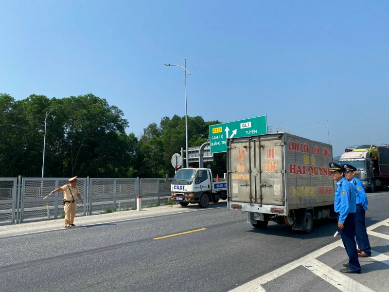 Cần đánh giá các điểm sạt lở thường xuyên trên tuyến cao tốc để có phương án an toàn cho dân sinh -0