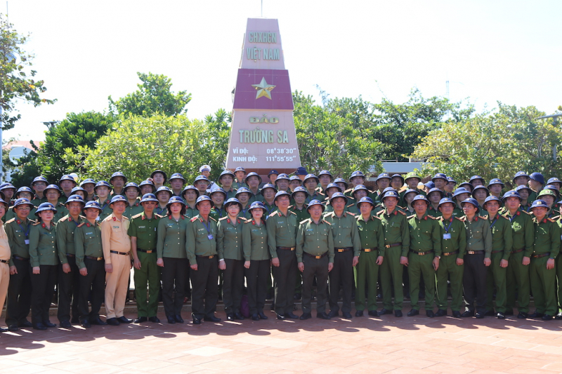 Đoàn công tác số 8 hoàn thành chuyến thăm quần đảo Trường Sa, nhà giàn DKI/2 năm 2024 -0