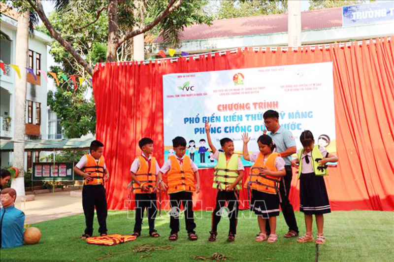 vna_potal_dak_lak_chung_tay_phong_chong_tai_nan_duoi_nuoc_o_tre_em_stand.jpg -0
