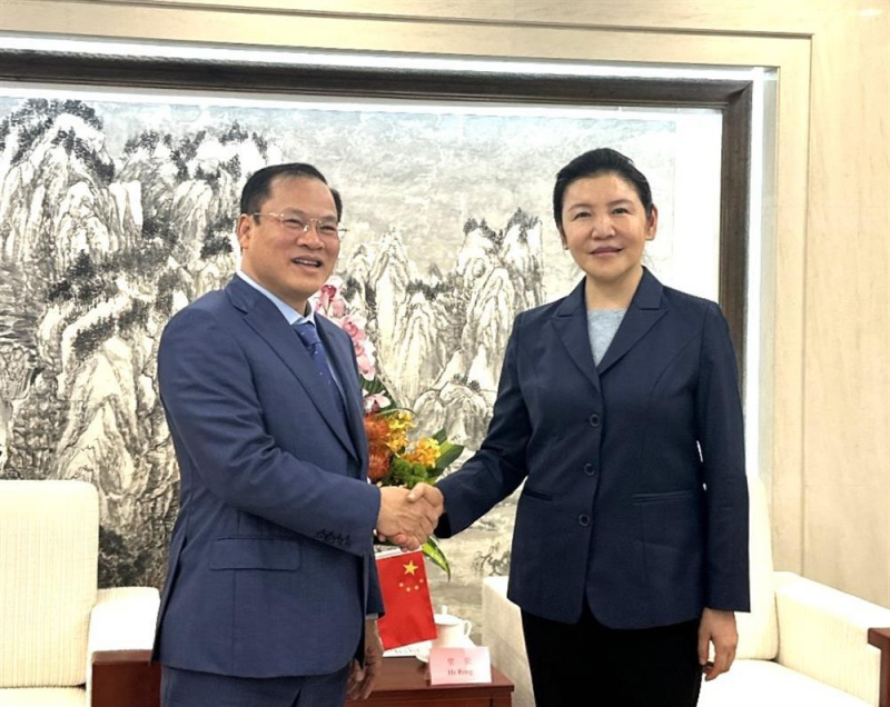 Deputy Minister Nguyen Van Long meets a number of top Chinese officials while visiting China -0