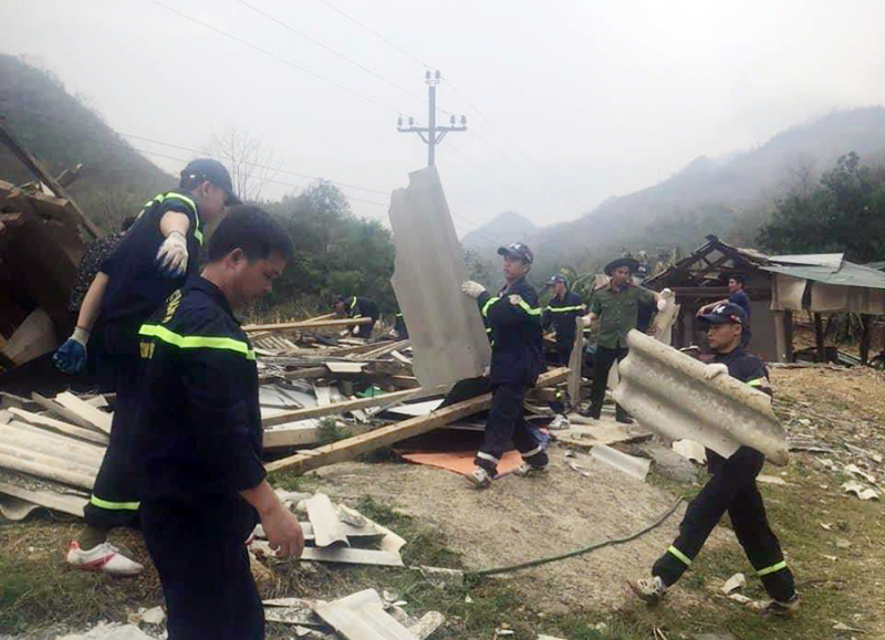 Công an Sơn La hỗ trợ nhân dân khắc phục hậu quả do thiên tai -0