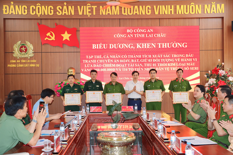 Khen thưởng Ban chuyên án bắt giữ nhóm đối tượng  lừa bán 1 kg vàng giả -0