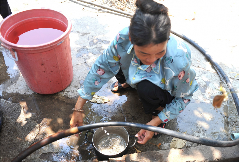 Những giọt nước nghĩa tình của cán bộ, chiến sĩ nơi biên giới -0