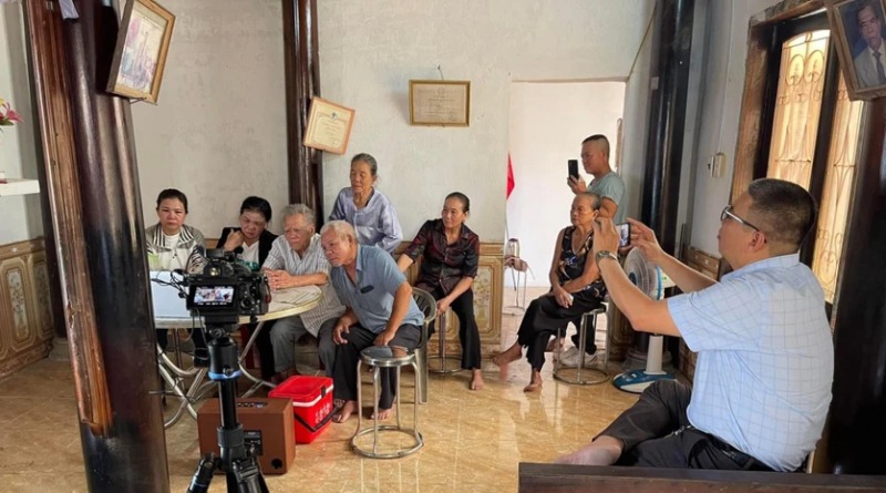 Dad bursts into tears after finding long-lost son -0