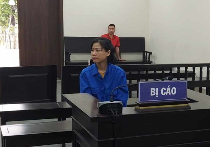 “Ô sin” bốn lần trộm vàng, kim cương và USD của chủ nhà để đánh bạc -0