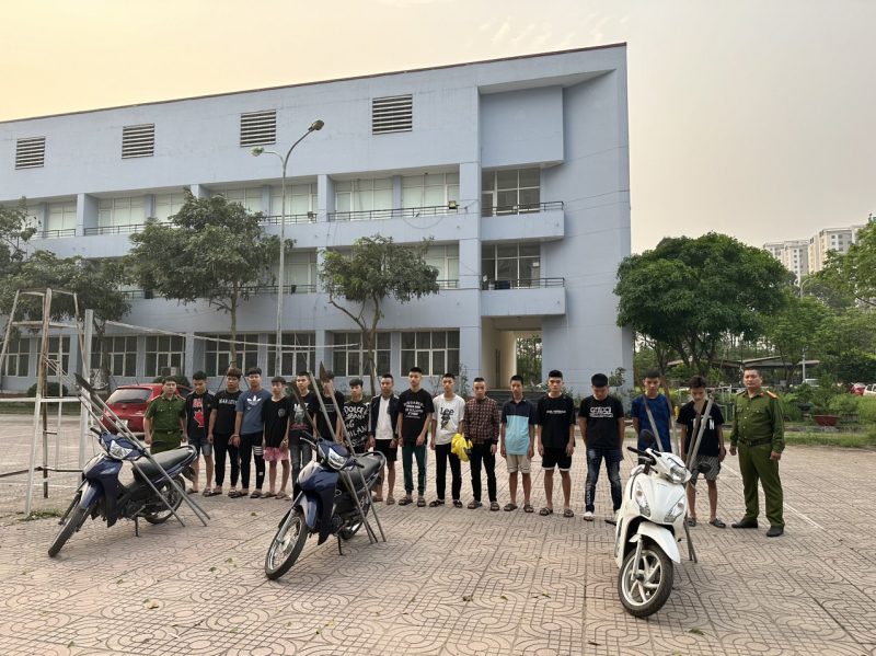 Giải quyết mâu thuẫn trên mạng, 17 đối tượng bị bắt về hành vi “Gây rối trật tự công cộng” -0