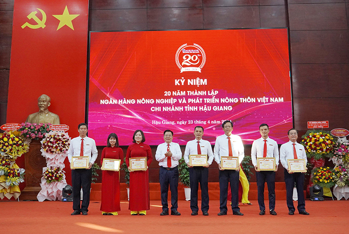 Kỷ niệm 20 năm thành lập Agribank Chi nhánh tỉnh Hậu Giang -1