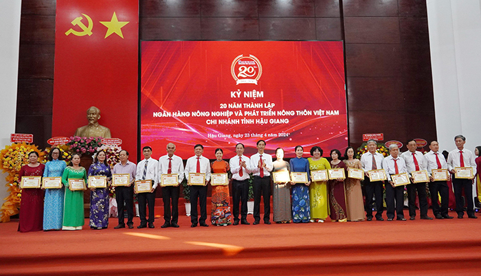 Kỷ niệm 20 năm thành lập Agribank Chi nhánh tỉnh Hậu Giang -2