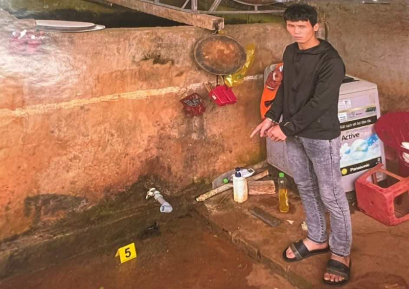 Chồng đổ xăng đốt vợ đang mang thai 8 tháng -0