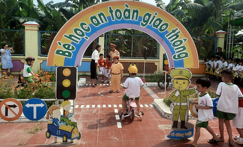 Theo chân Cảnh sát giao thông “đội nắng” đảm bảo an toàn giao thông -0