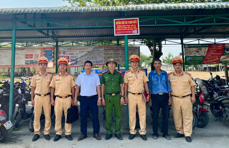 Theo chân Cảnh sát giao thông “đội nắng” đảm bảo an toàn giao thông -0