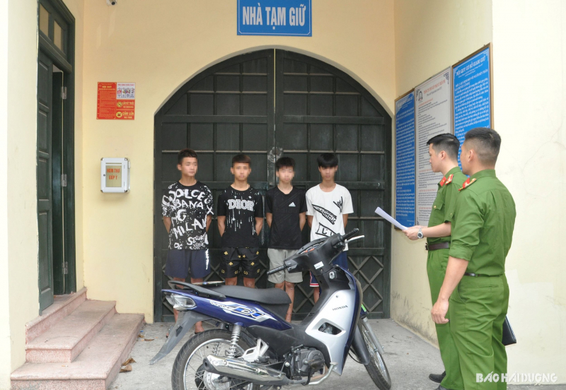 Bắt tạm giam 4 thanh thiếu niên cướp xe máy lúc nửa đêm ở TP Hải Dương -0