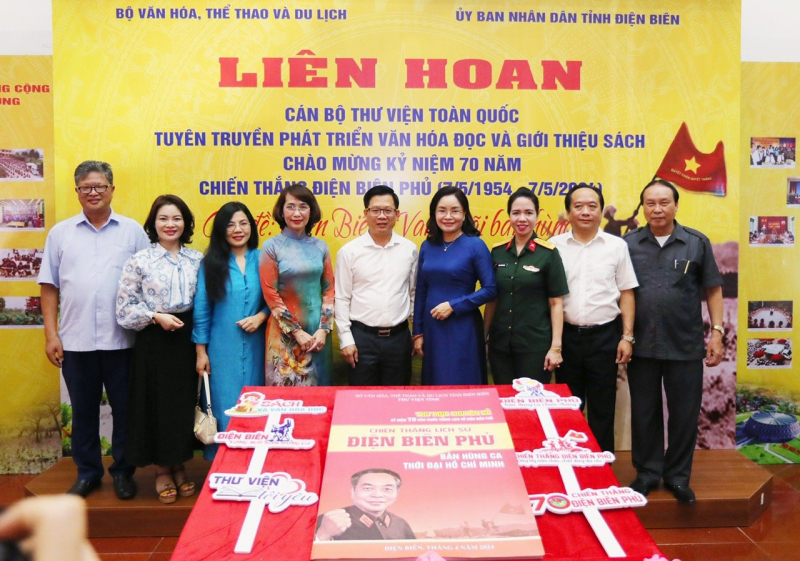 Tưng bừng liên hoan “Điện Biên – Vang mãi bản hùng ca” -0