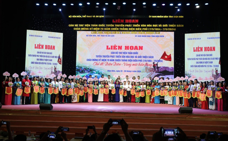 Tưng bừng liên hoan “Điện Biên – Vang mãi bản hùng ca” -0