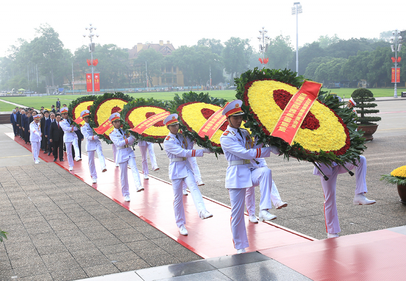 Lãnh đạo Đảng, Nhà nước và Bộ Công an vào Lăng viếng Chủ tịch Hồ Chí Minh -0