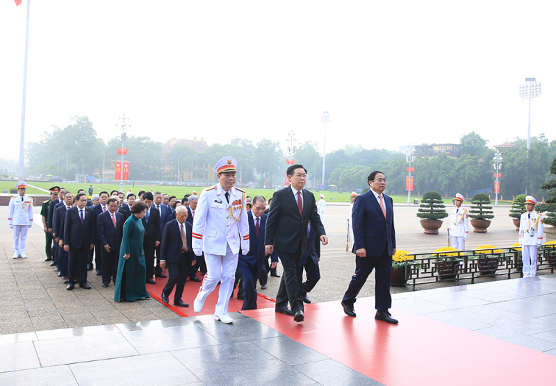 Lãnh đạo Đảng, Nhà nước và Bộ Công an vào Lăng viếng Chủ tịch Hồ Chí Minh -0