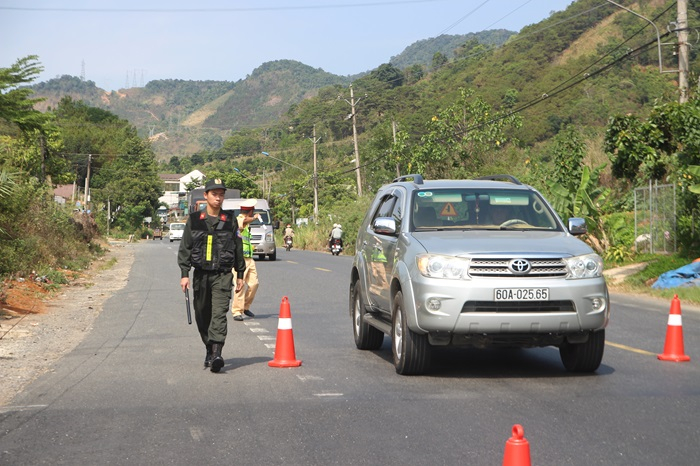 Tuần tra 24/24h ở Quốc lộ 20 trong dịp lễ -0