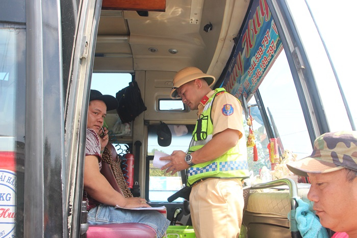 Tuần tra 24/24h ở Quốc lộ 20 trong dịp lễ -0