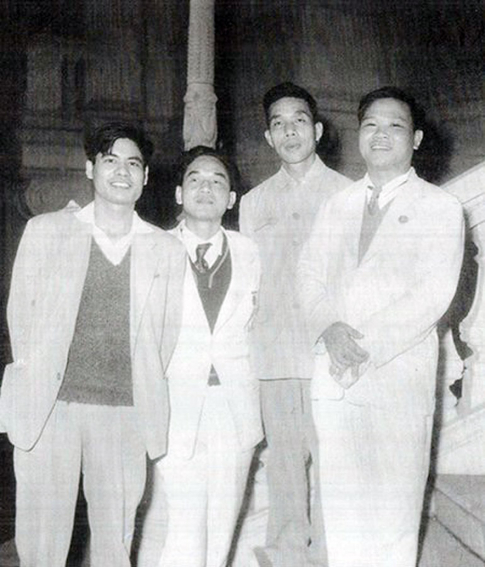 Chuyện nhỏ mà không nhỏ về một nhà thơ lớn -0