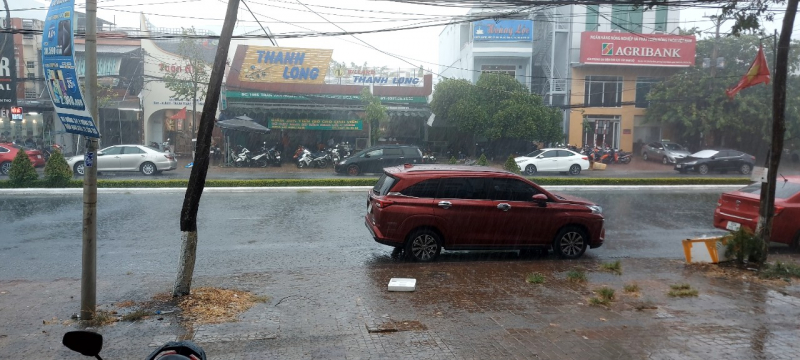 Cần Thơ xuất hiện trận “mưa vàng” giải nhiệt sau những ngày nắng nóng -0