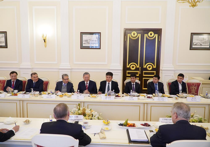 Minister To Lam meets Russian senior officials -0