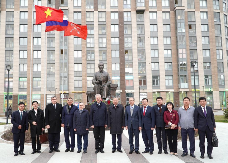 Minister To Lam meets Russian senior officials -0