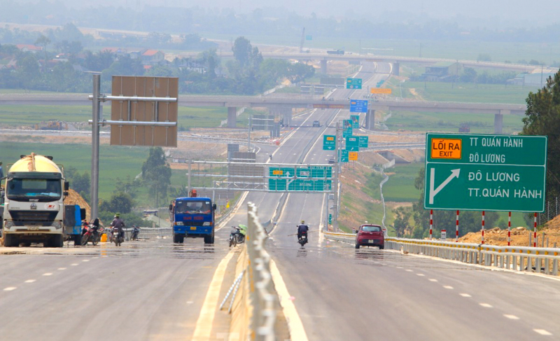 Ngắm vẻ đẹp kỳ vĩ của cao tốc Diễn Châu – Bãi Vọt trước ngày thông xe -0